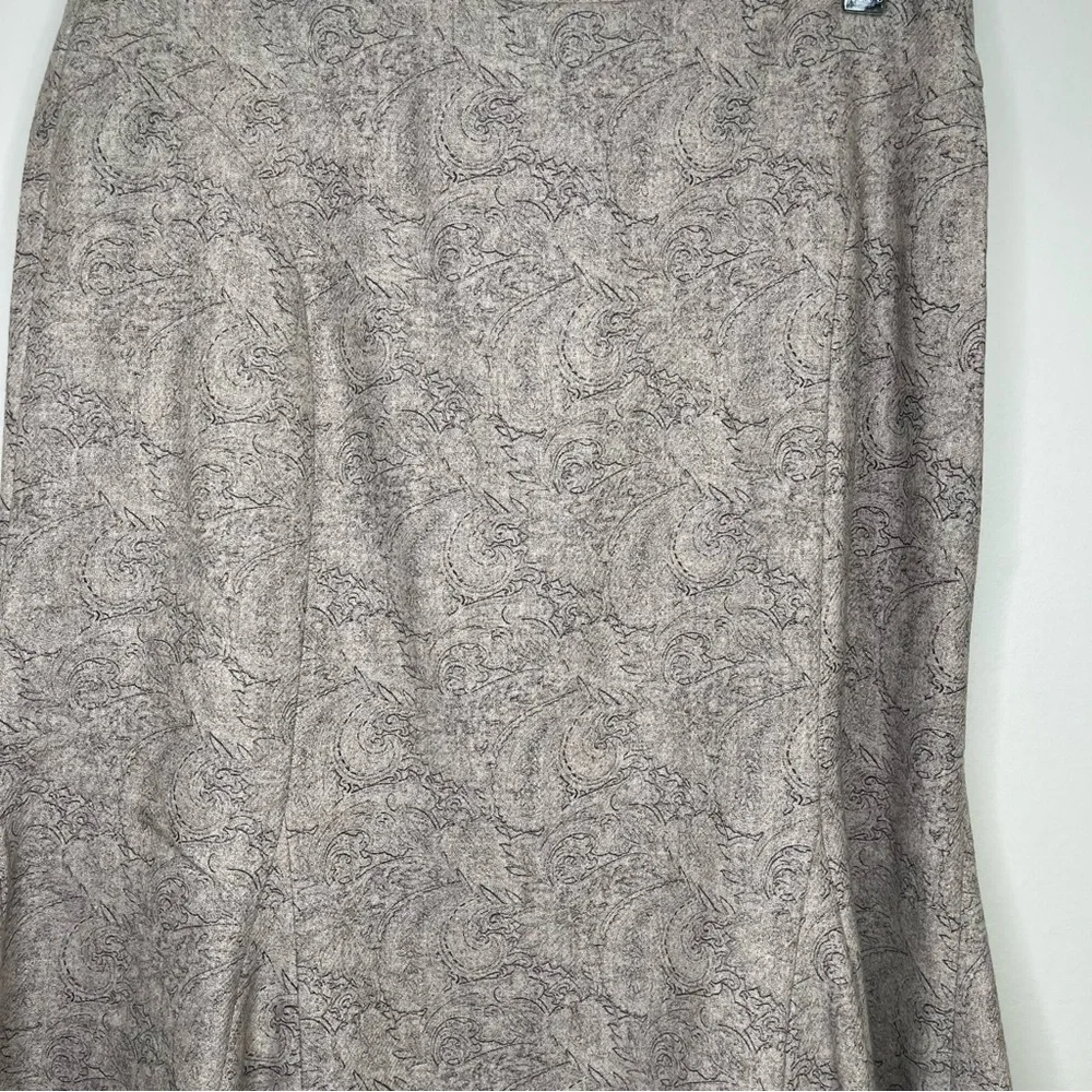 White House Black Market Wool Viscose Paisley Print A Line Skirt in Beige Size 0